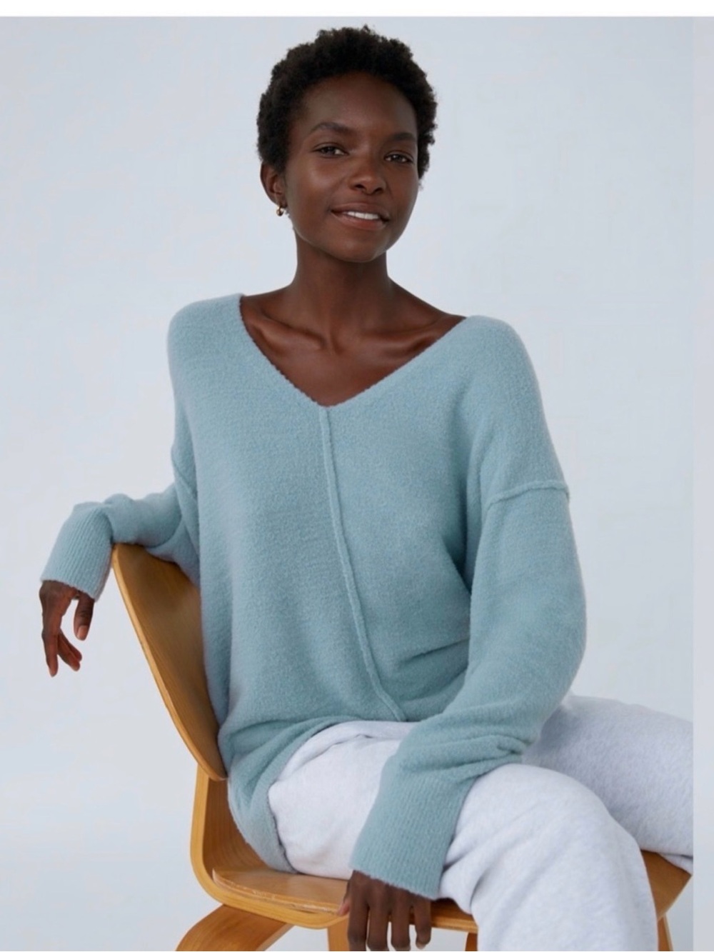 Aritzia Wilfred Free Hush Knit V Neck Sweater in Dune Blue Soft V-Neck S